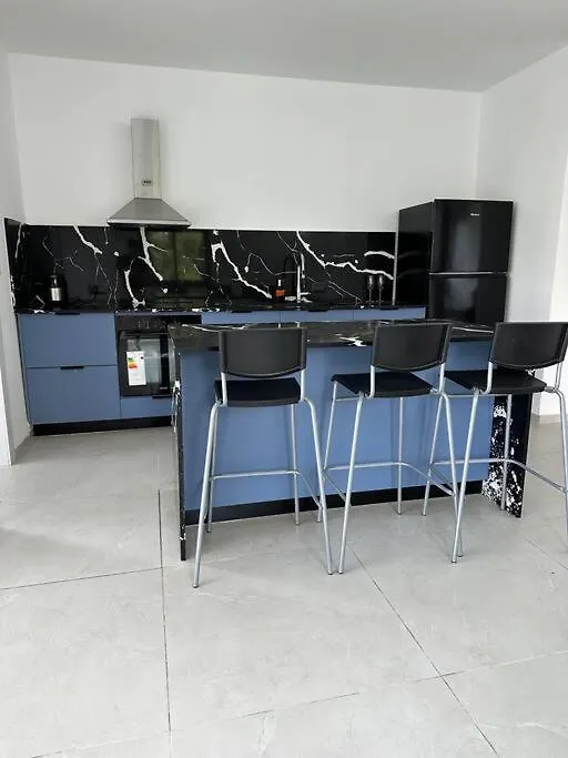 2-Bd Apartment At The Heart Of The Carmel Haifa